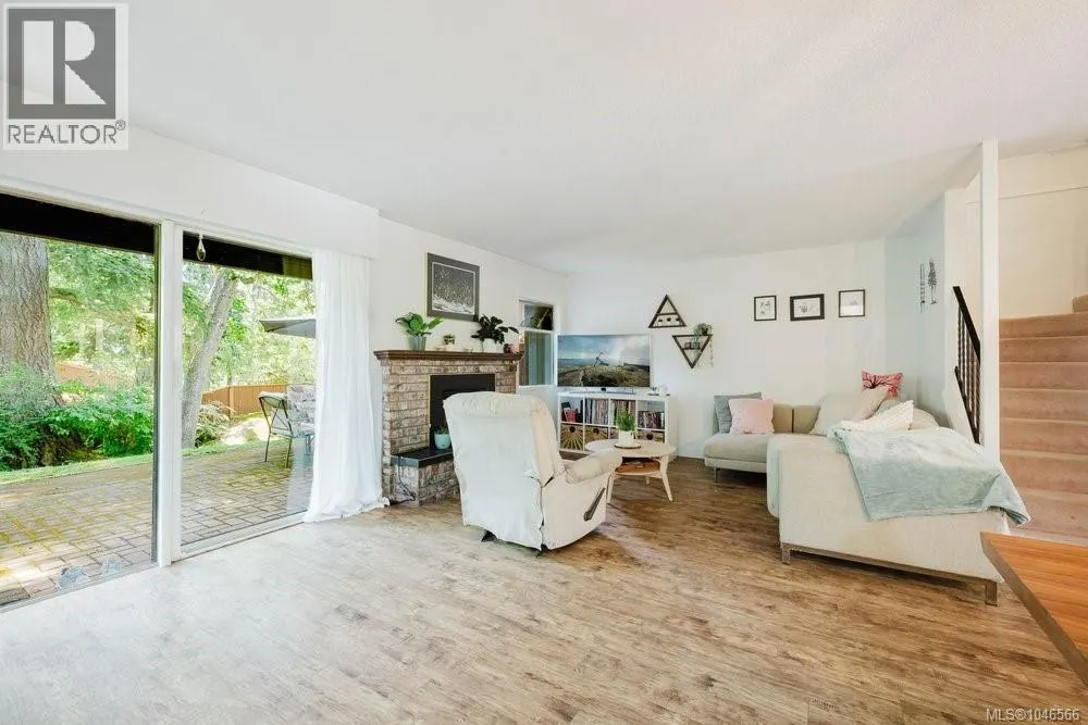 3 933 Admirals Rd