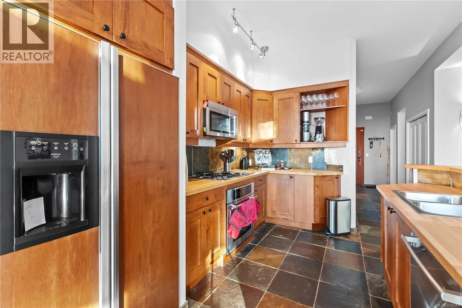 212 515 Marine Dr