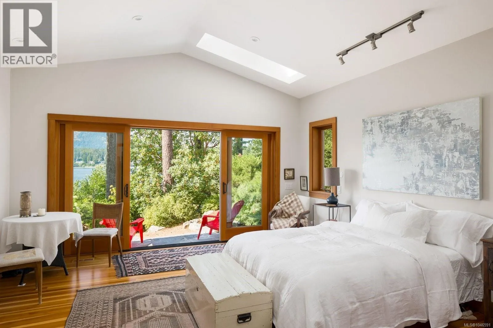 10994 Madrona Dr