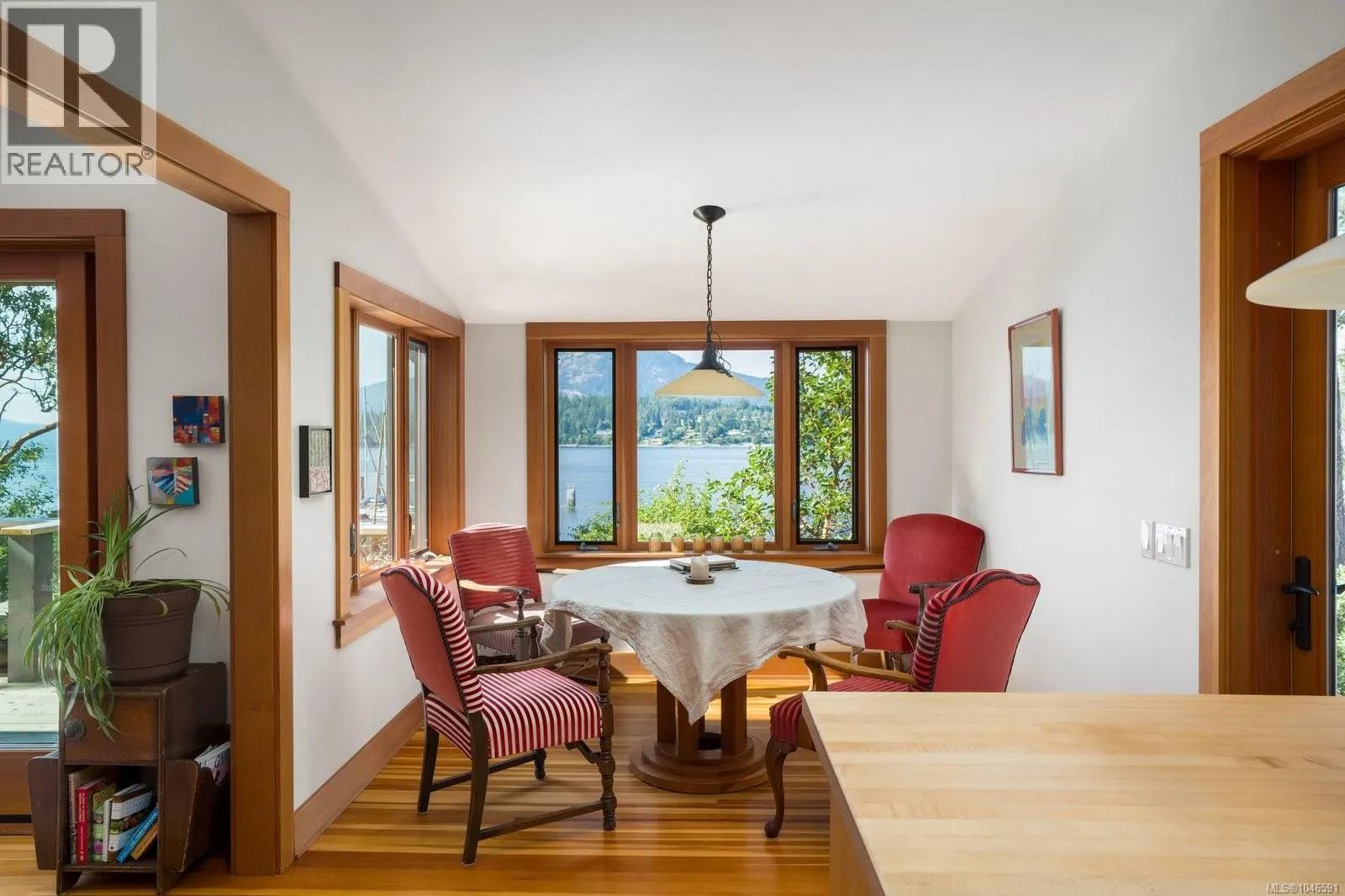 10994 Madrona Dr