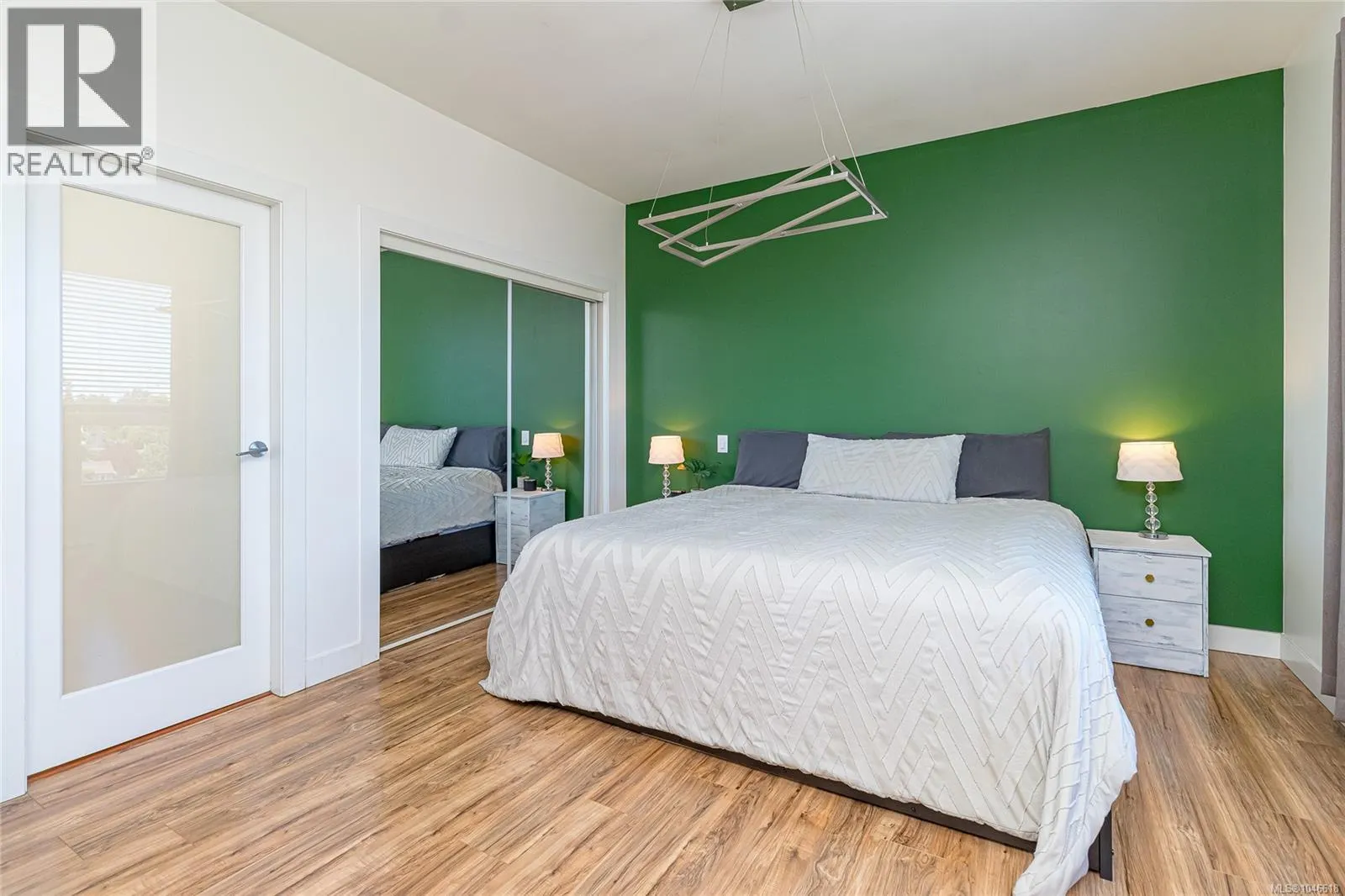 403 1008 Tillicum Rd
