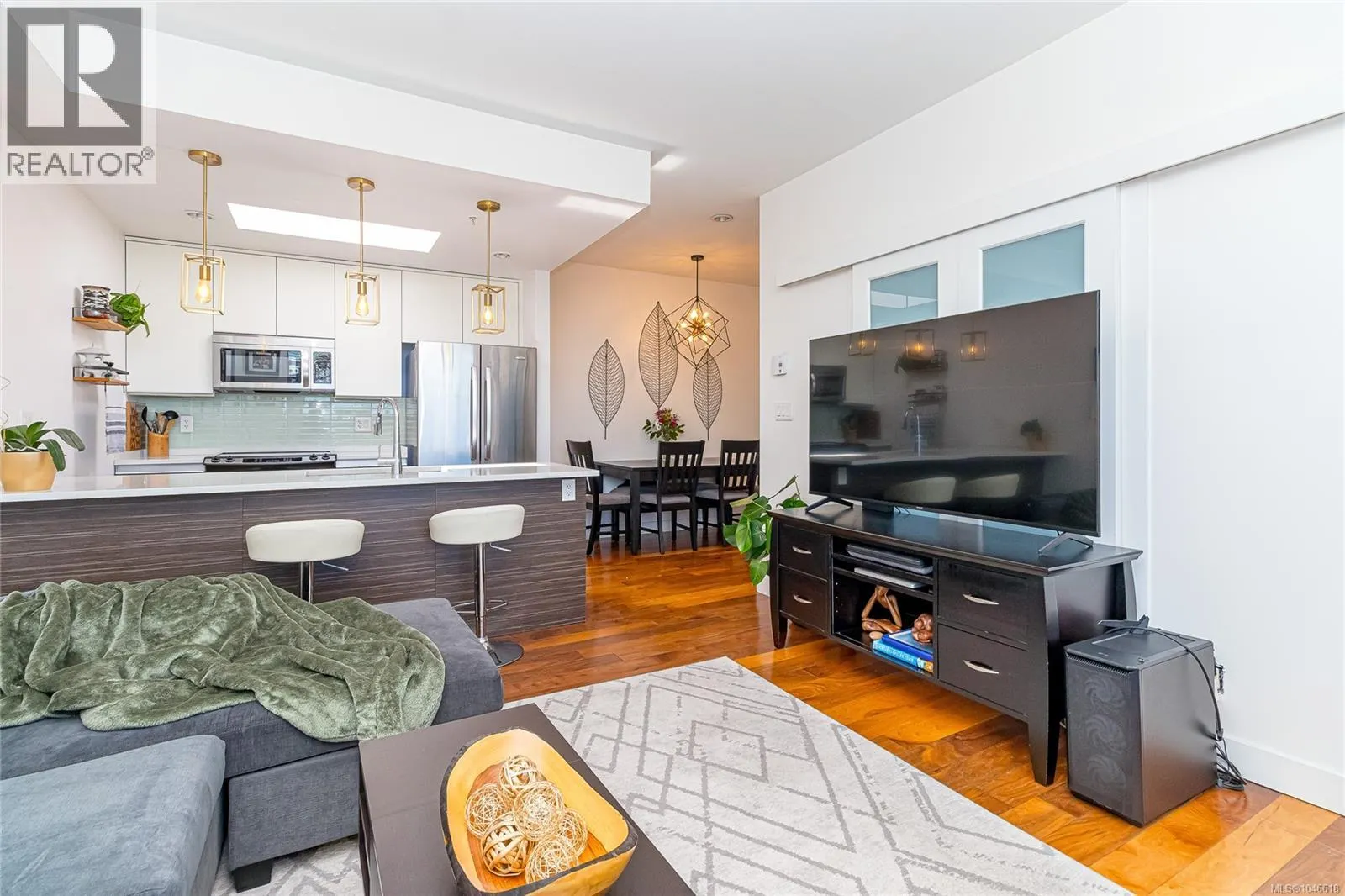 403 1008 Tillicum Rd