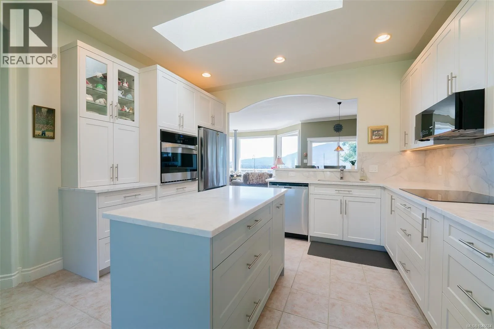 180 Rainbow Cres