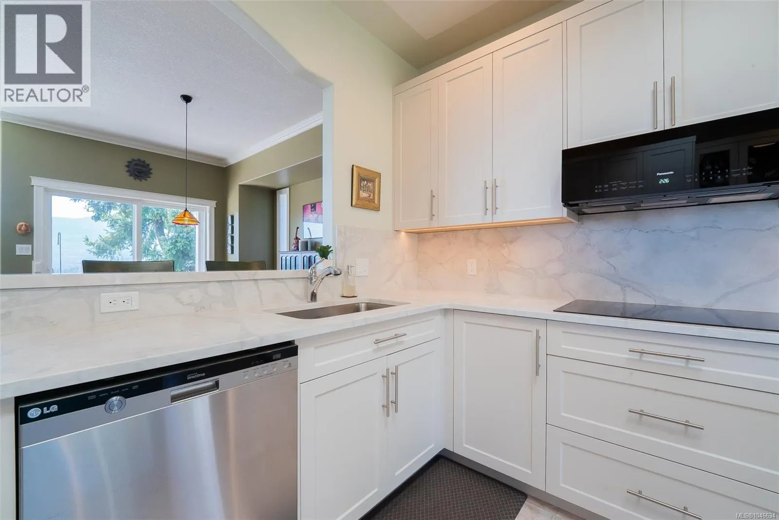 180 Rainbow Cres