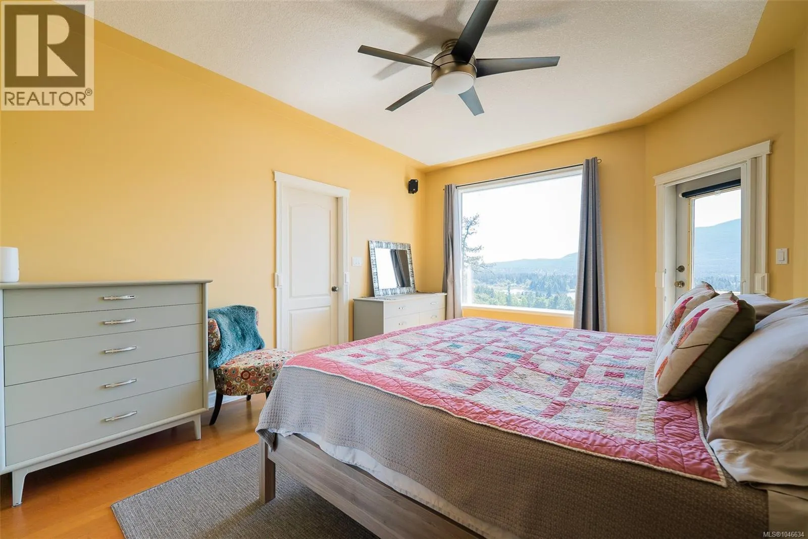 180 Rainbow Cres