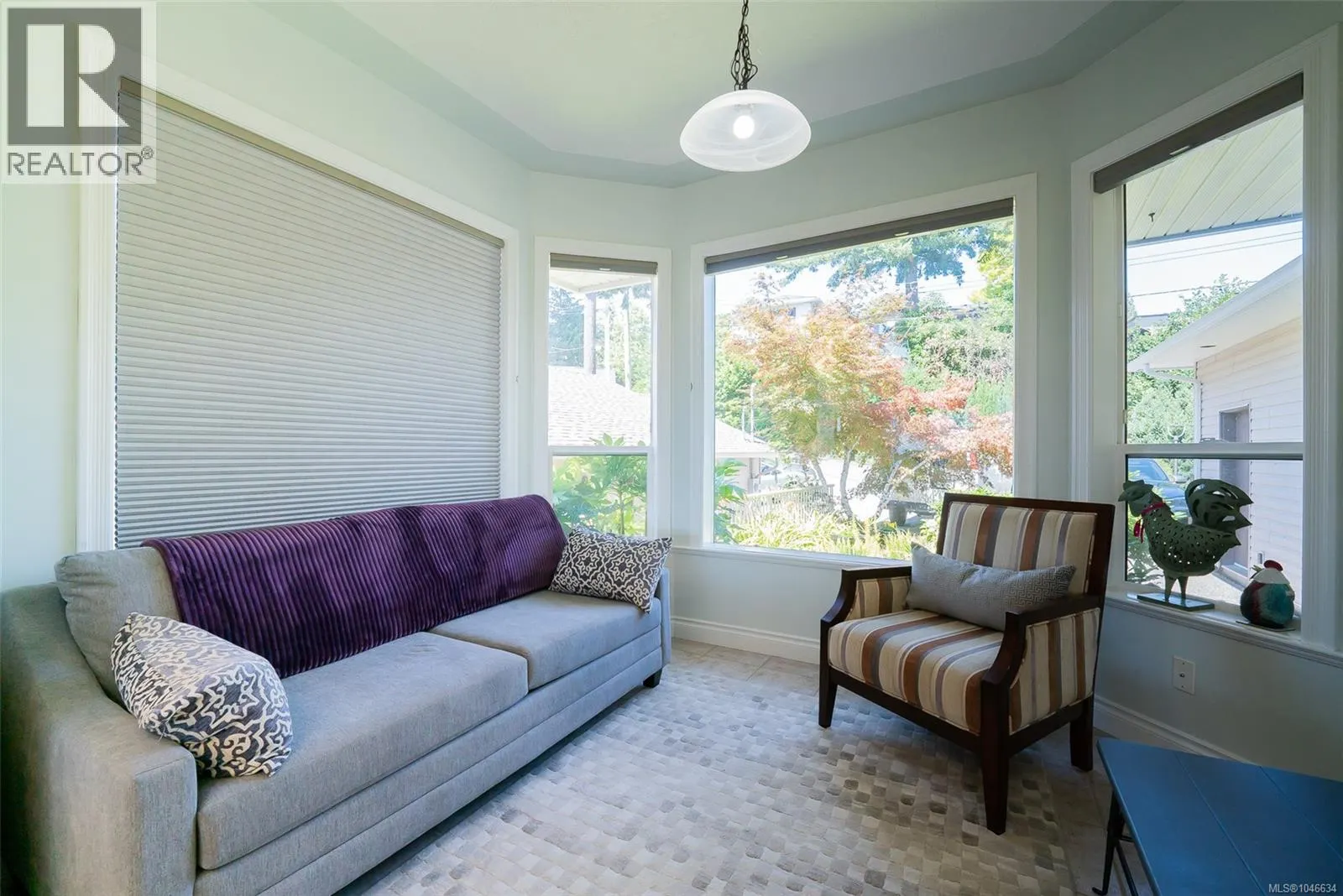 180 Rainbow Cres