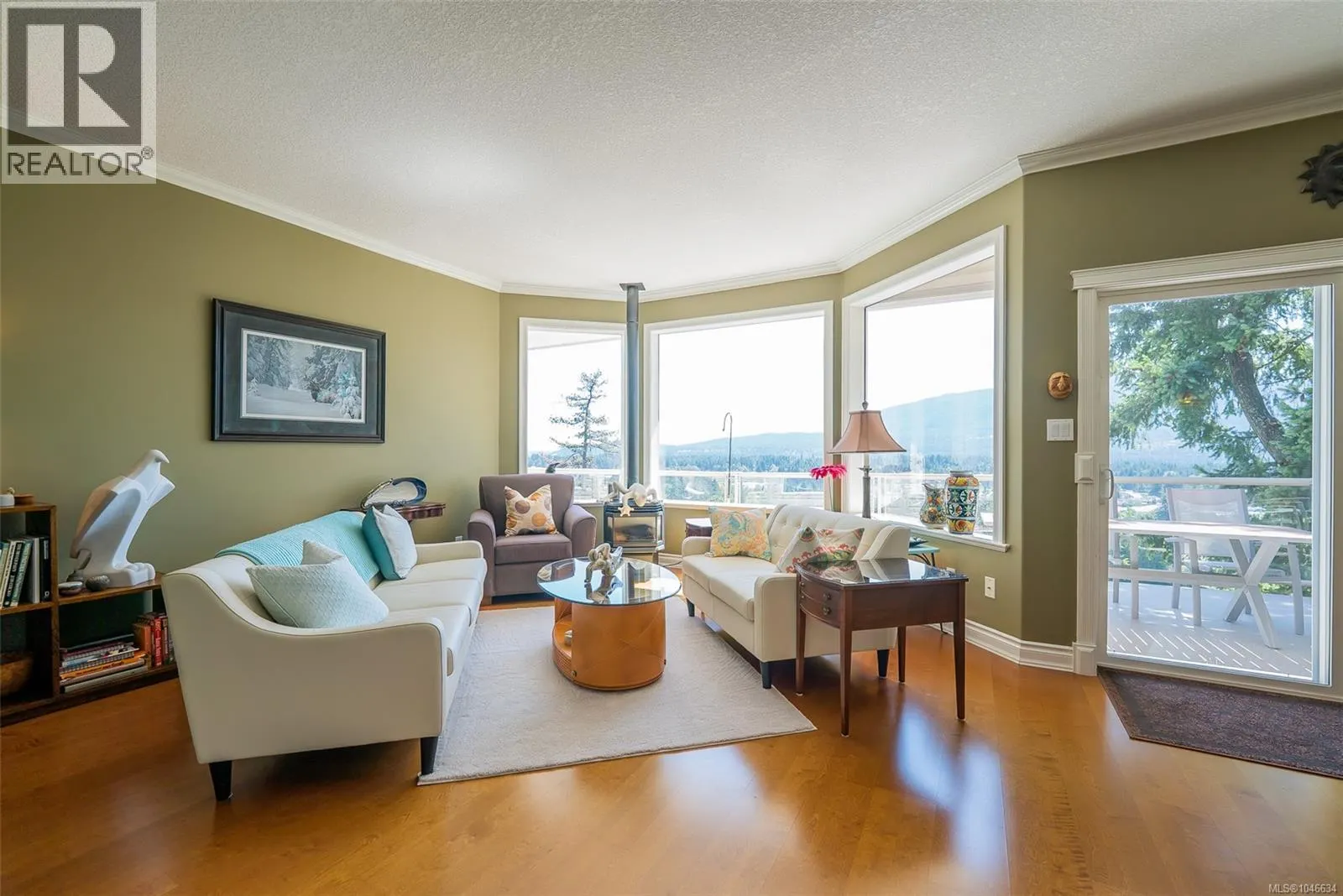 180 Rainbow Cres