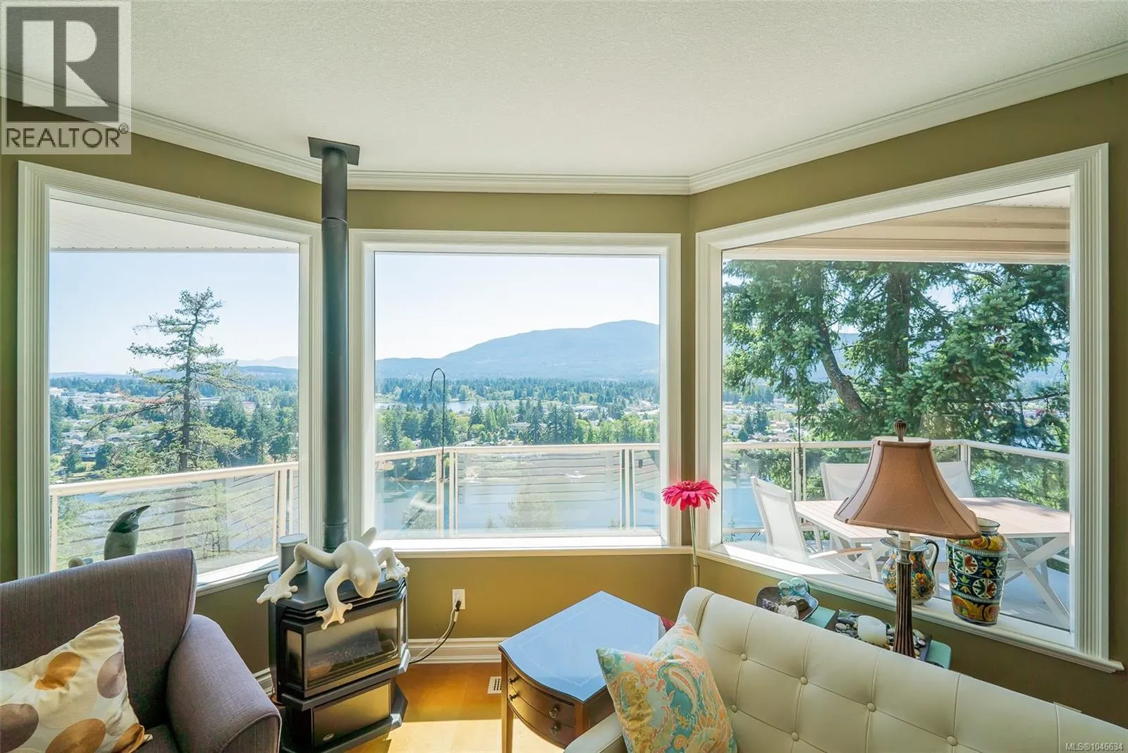 180 Rainbow Cres