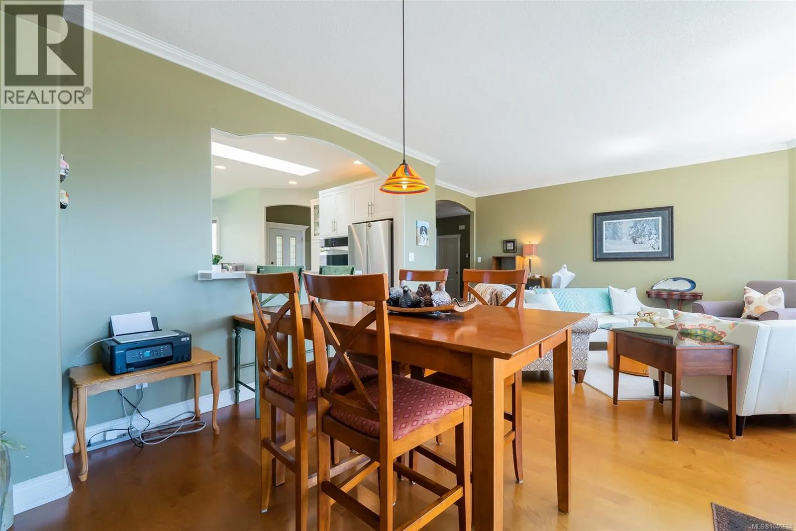180 Rainbow Cres