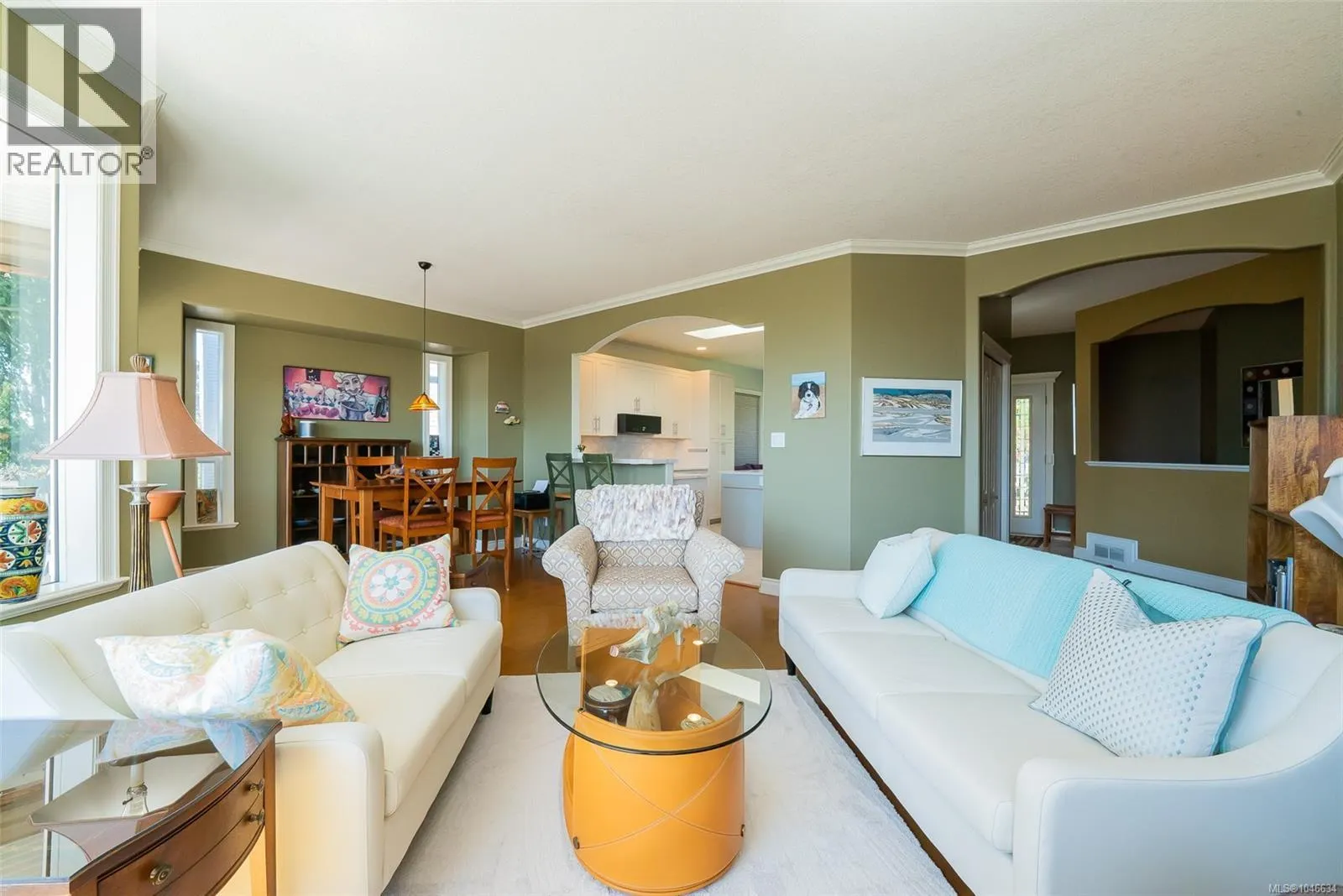 180 Rainbow Cres