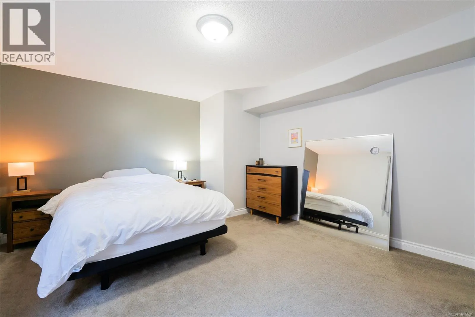 180 Rainbow Cres