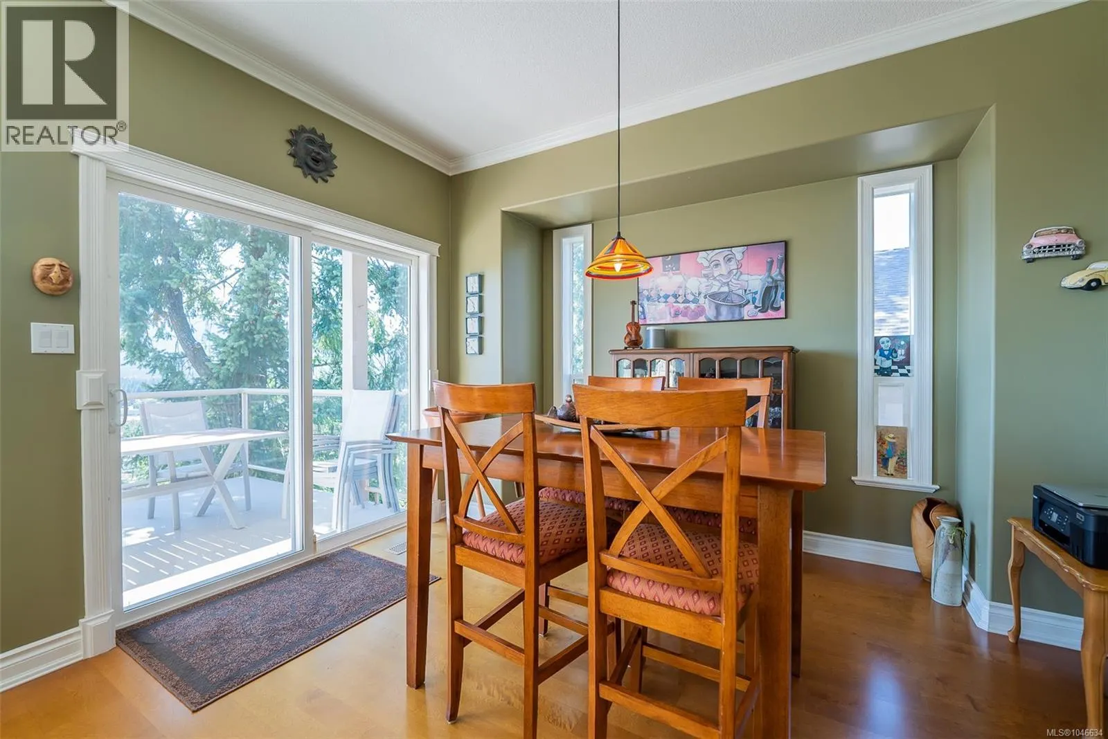 180 Rainbow Cres