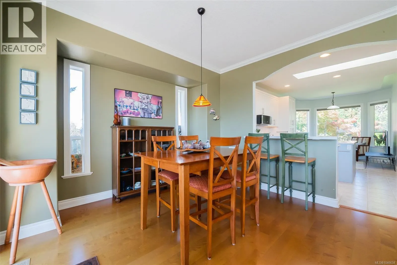 180 Rainbow Cres
