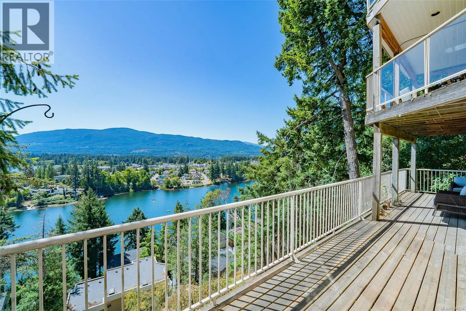 180 Rainbow Cres