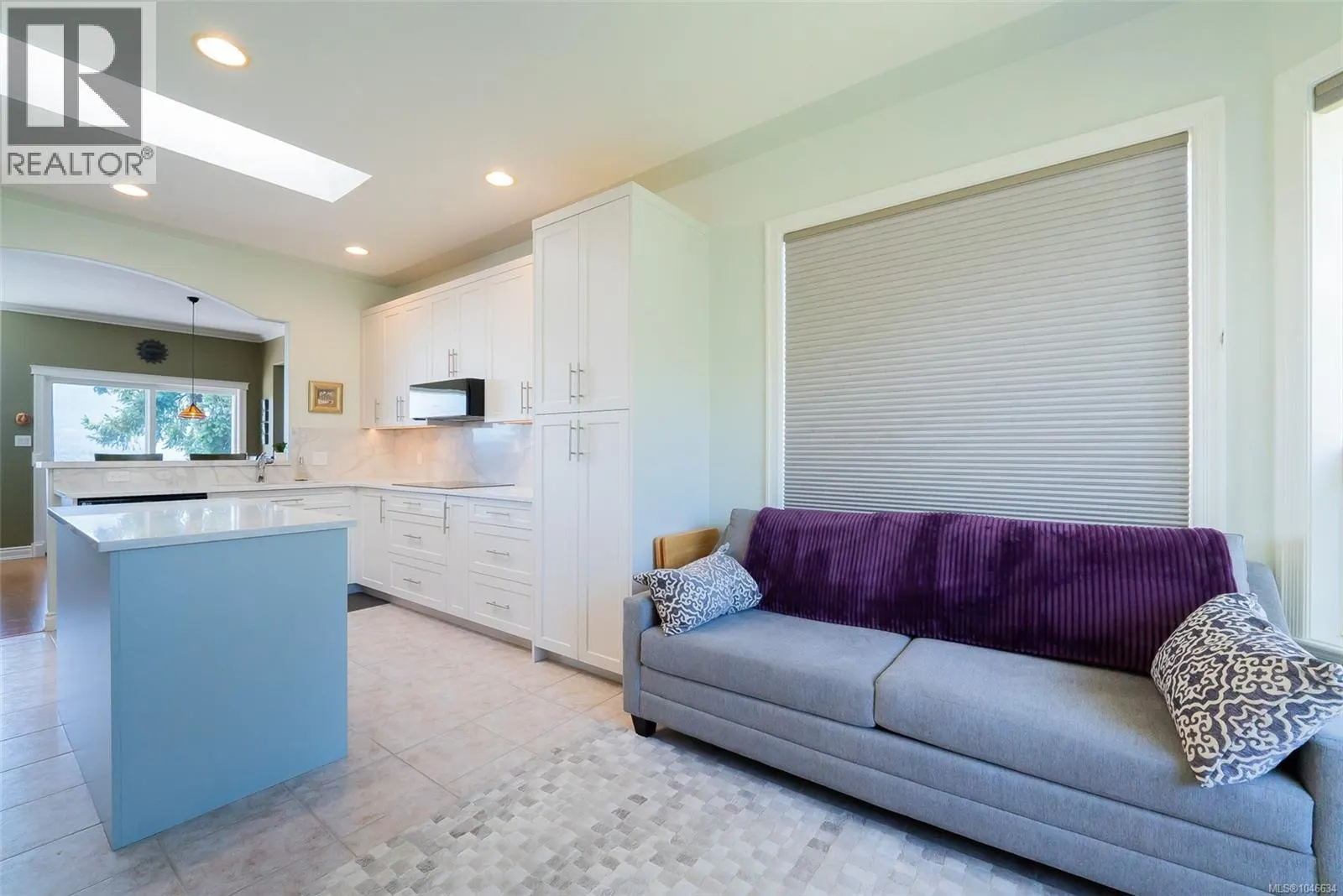 180 Rainbow Cres
