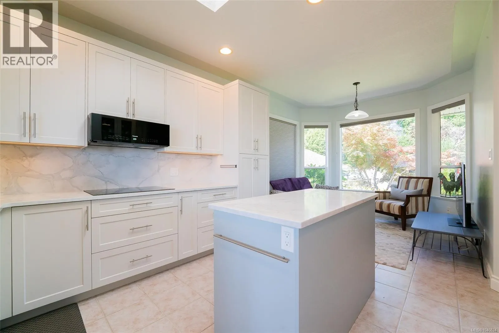 180 Rainbow Cres