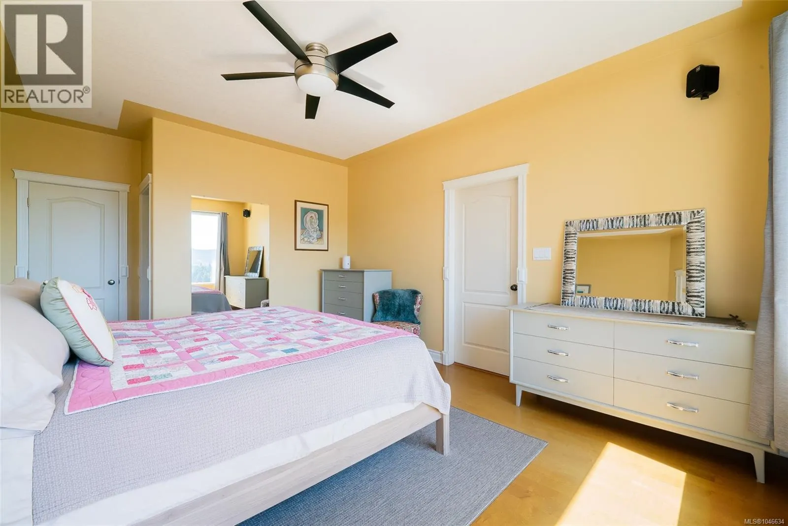 180 Rainbow Cres