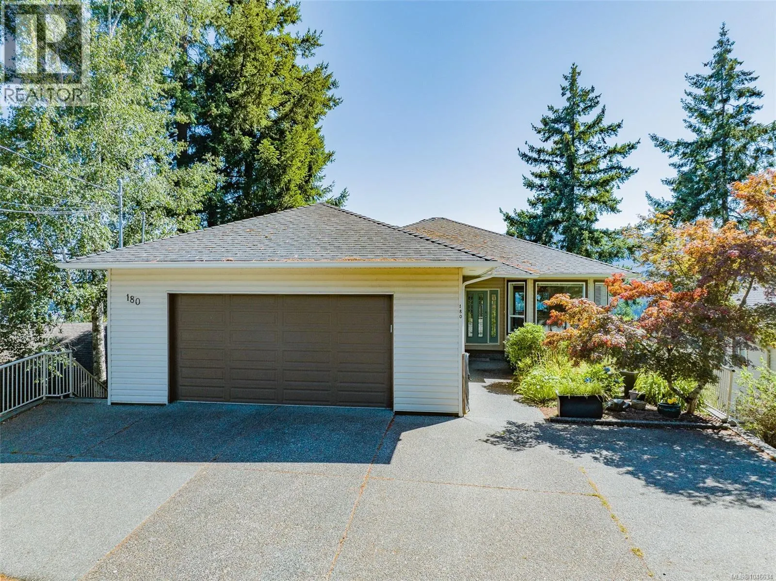 180 Rainbow Cres