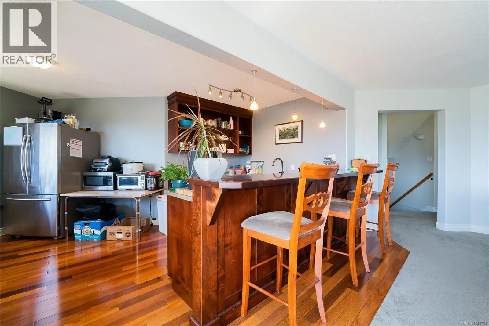 180 Rainbow Cres