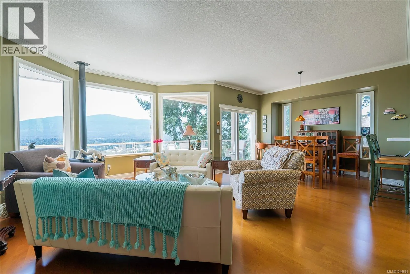 180 Rainbow Cres