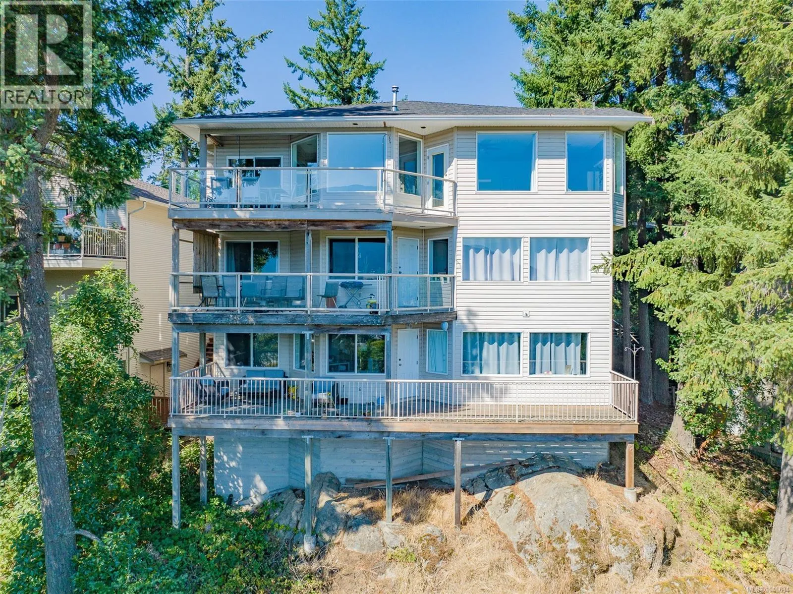 180 Rainbow Cres