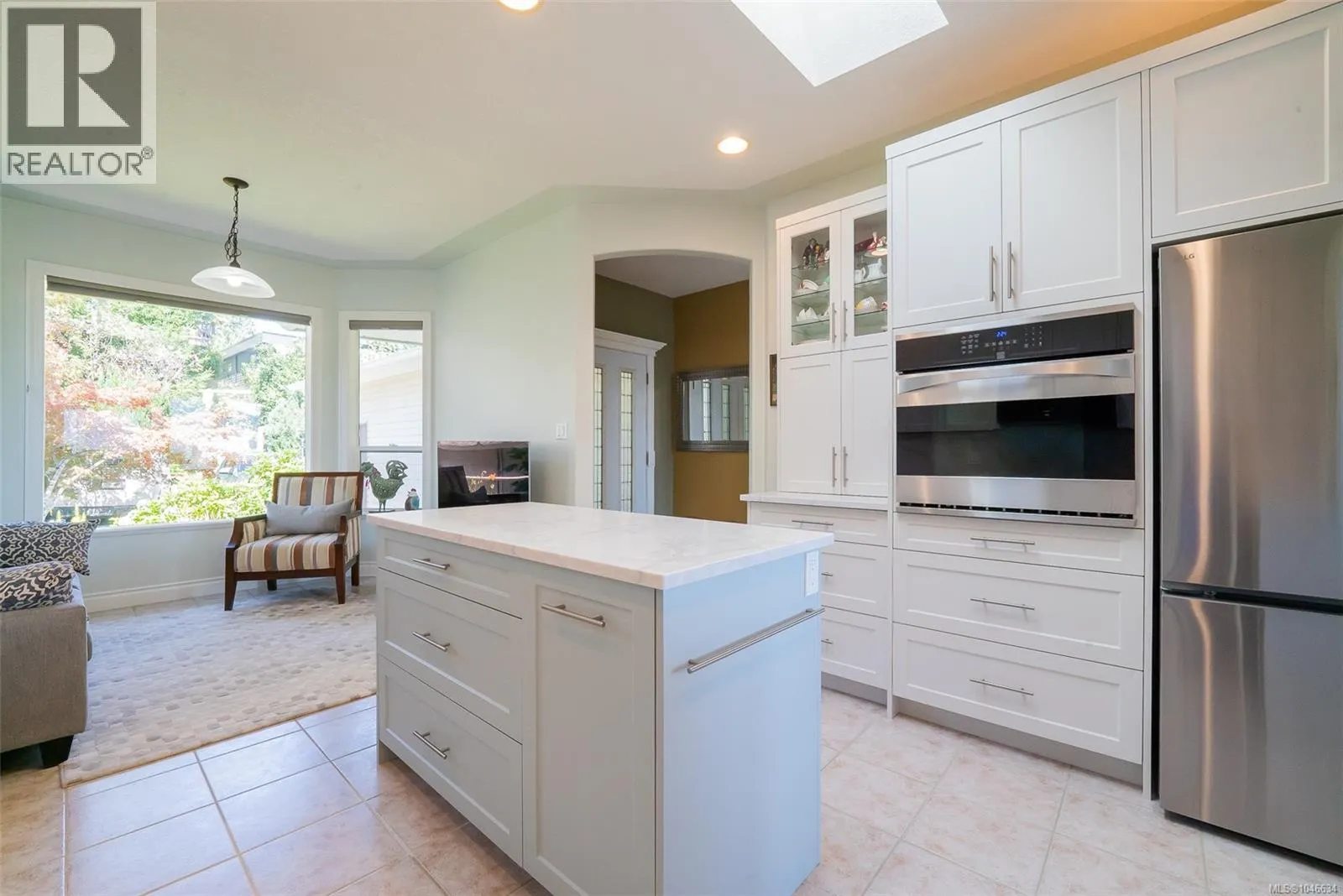 180 Rainbow Cres