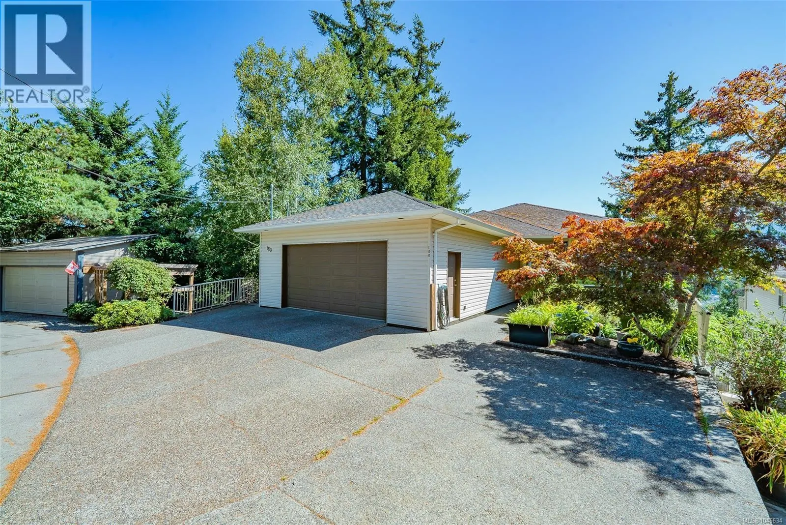 180 Rainbow Cres