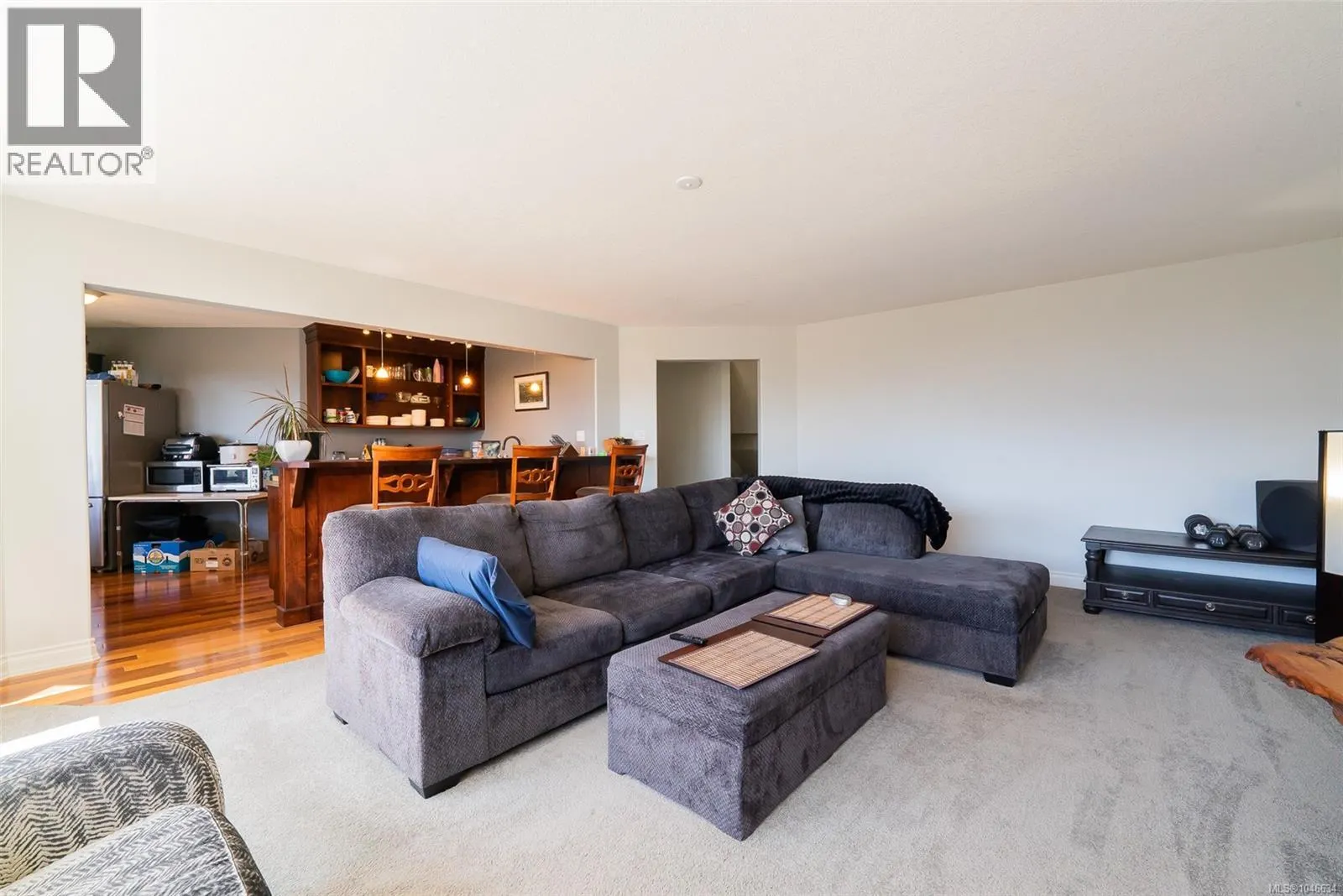 180 Rainbow Cres