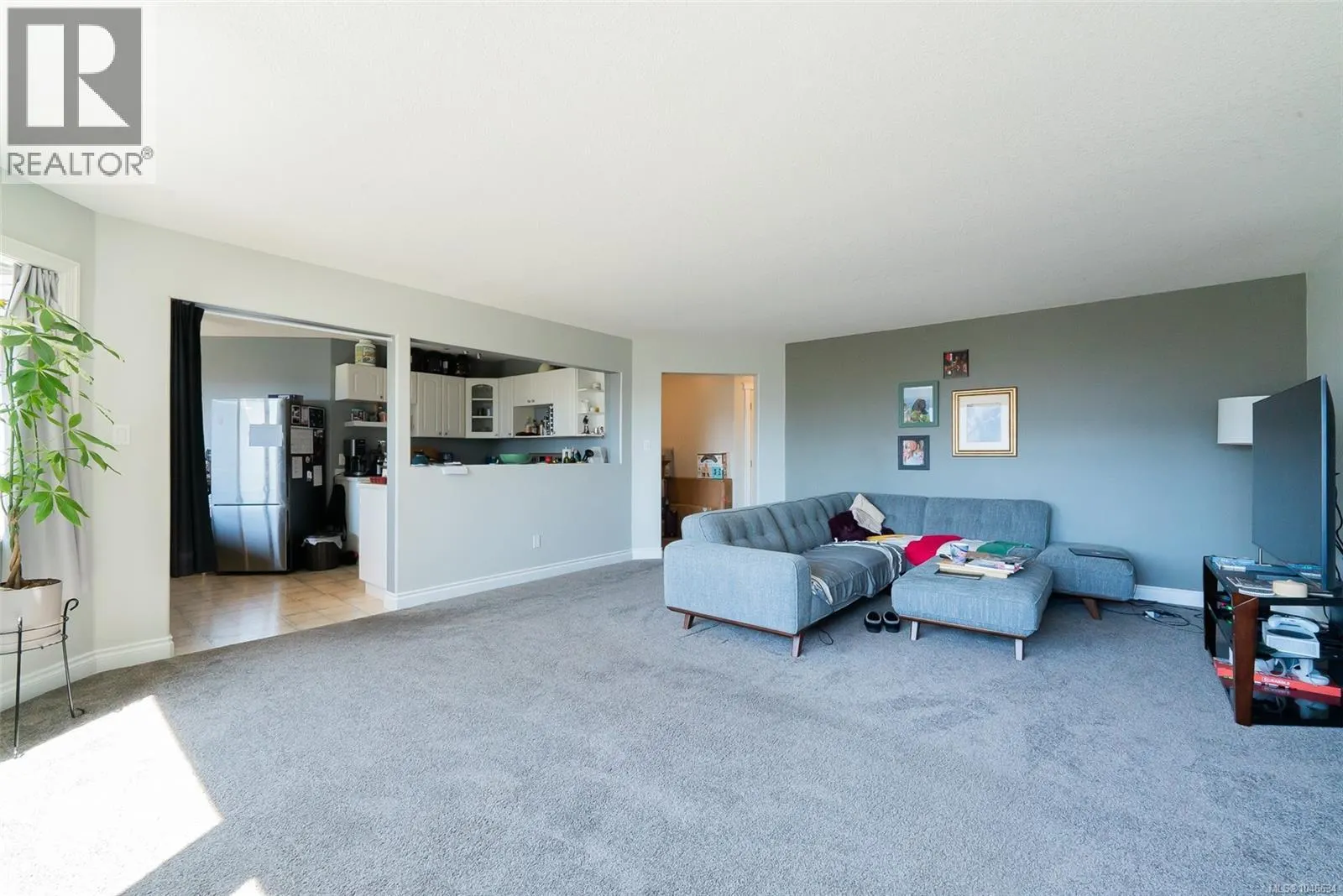 180 Rainbow Cres