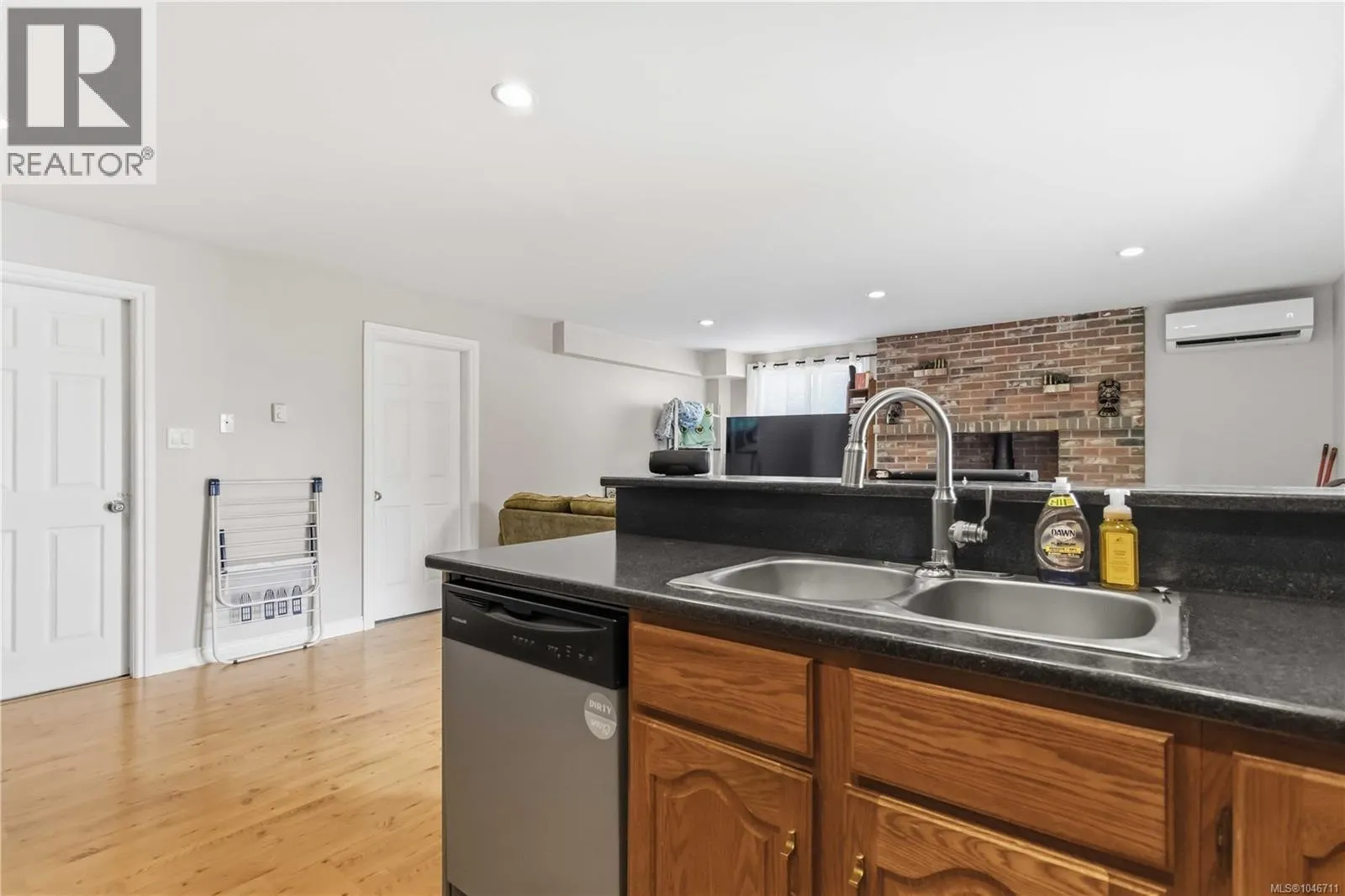 3389 Mary Anne Cres