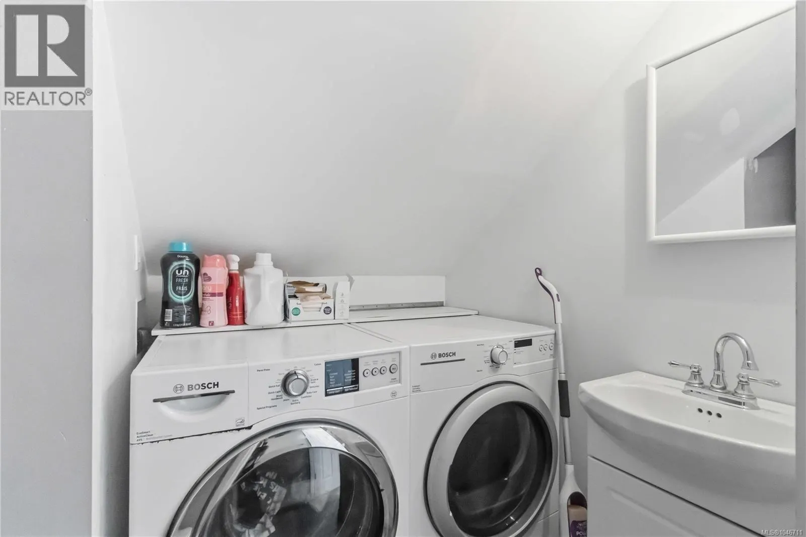 3389 Mary Anne Cres