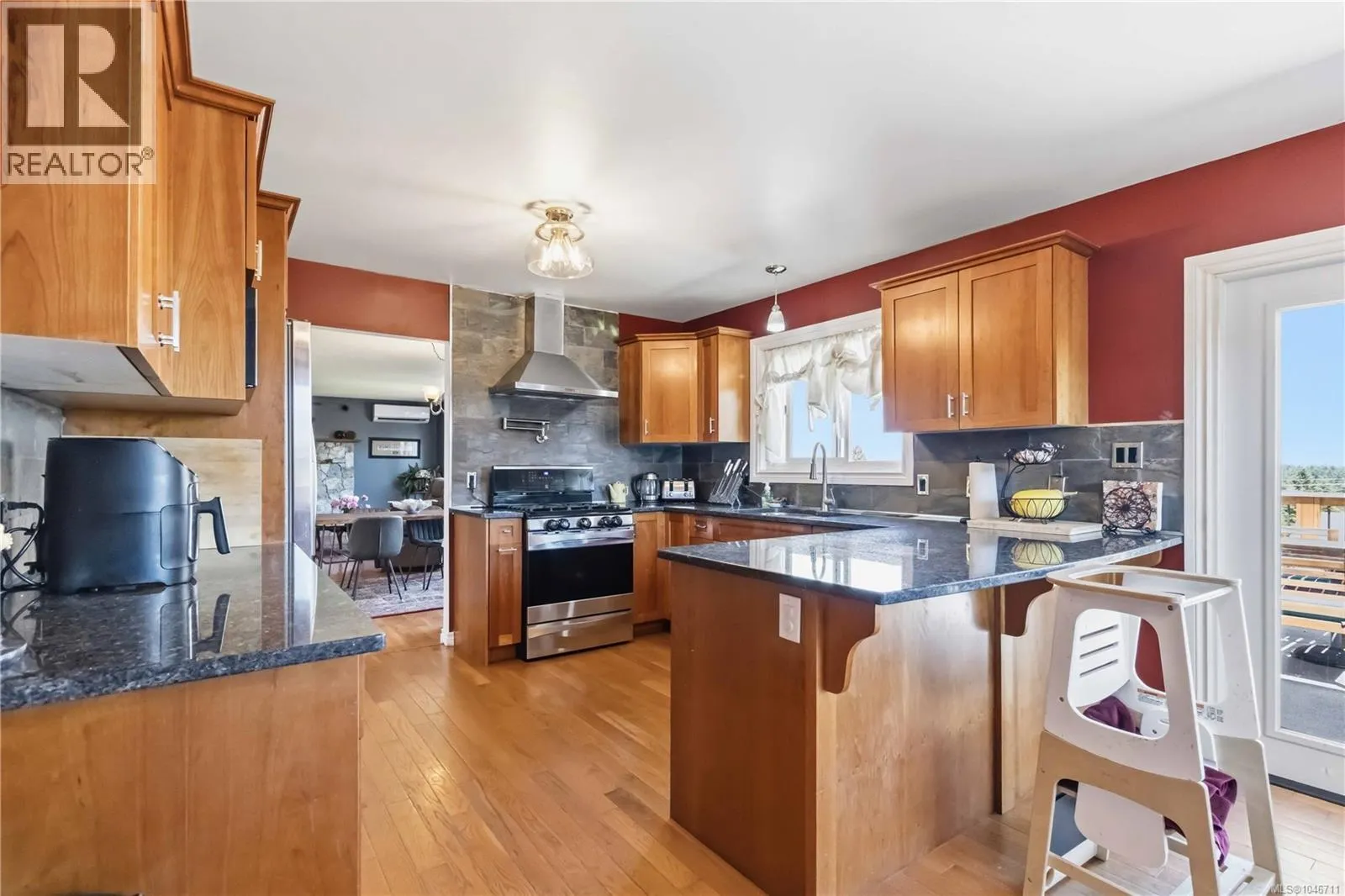 3389 Mary Anne Cres