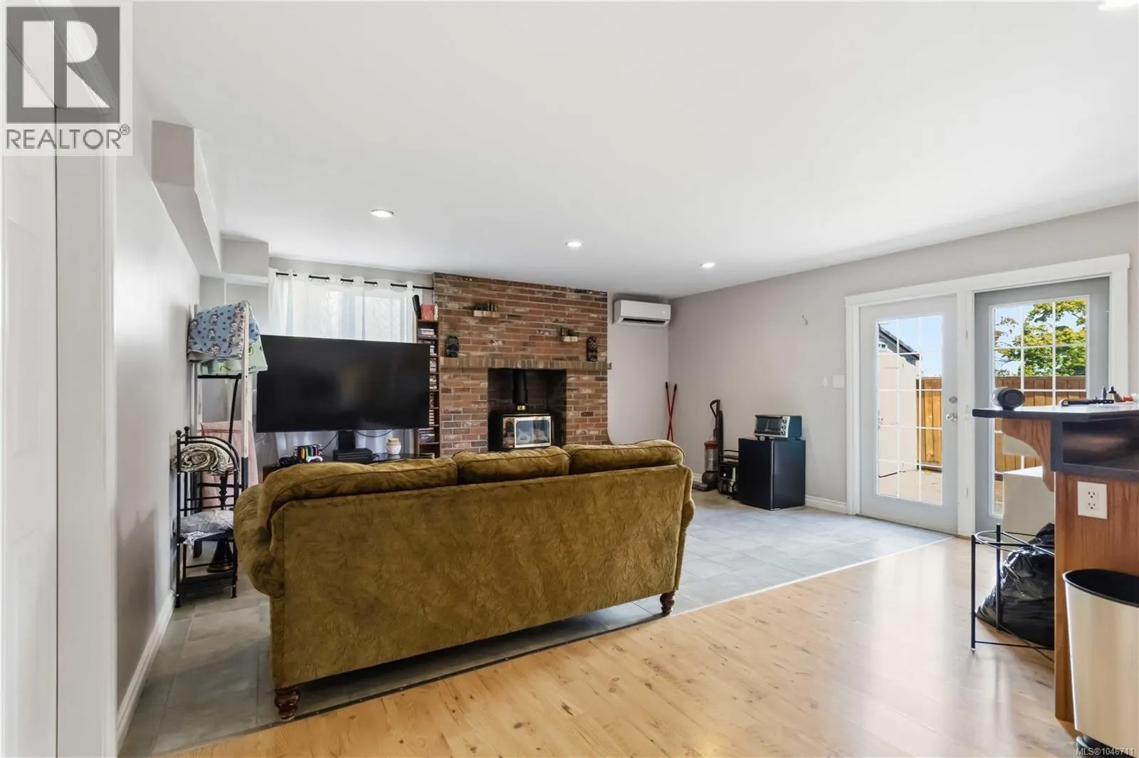 3389 Mary Anne Cres