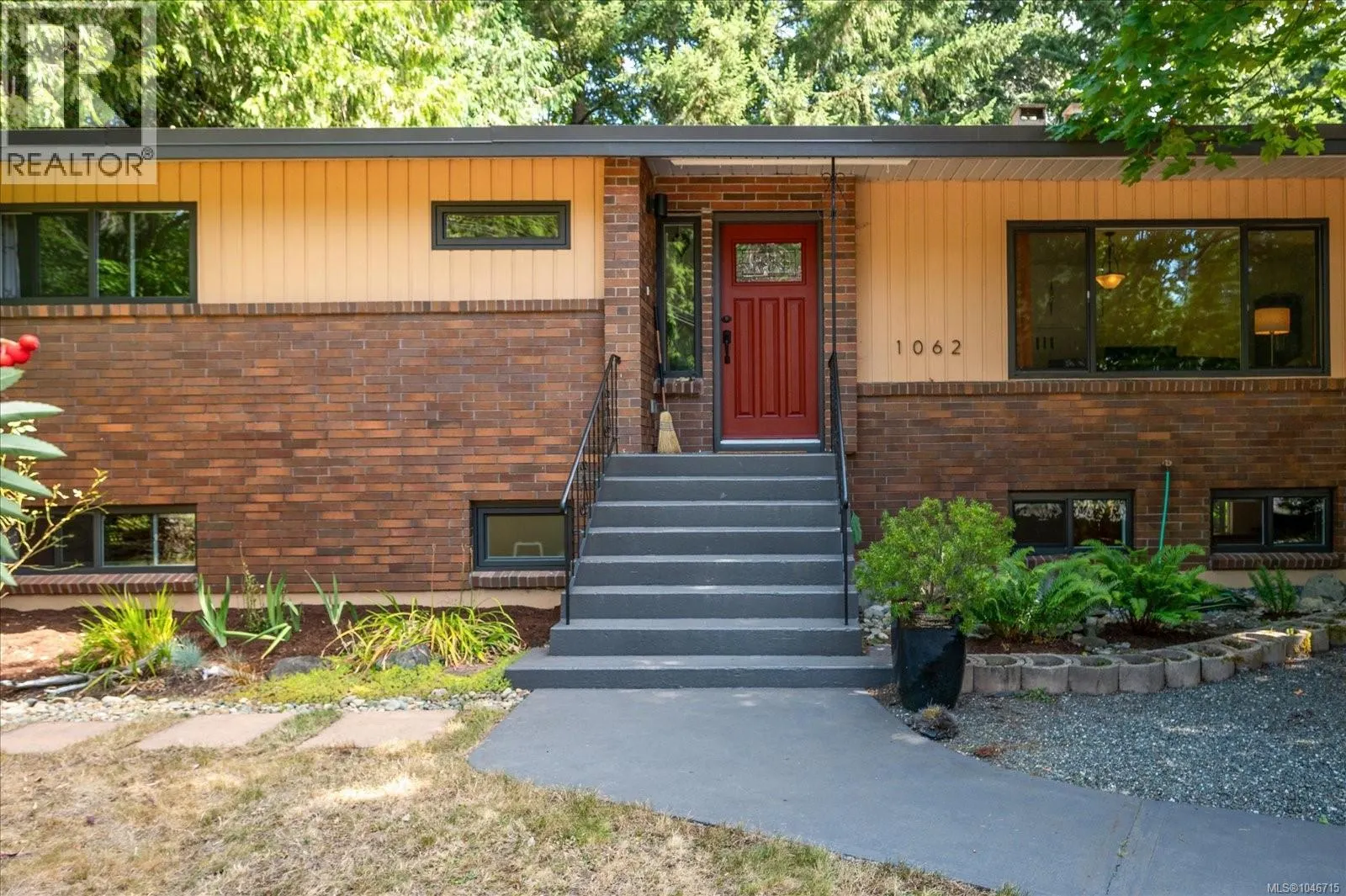 1062 Sabine Rd