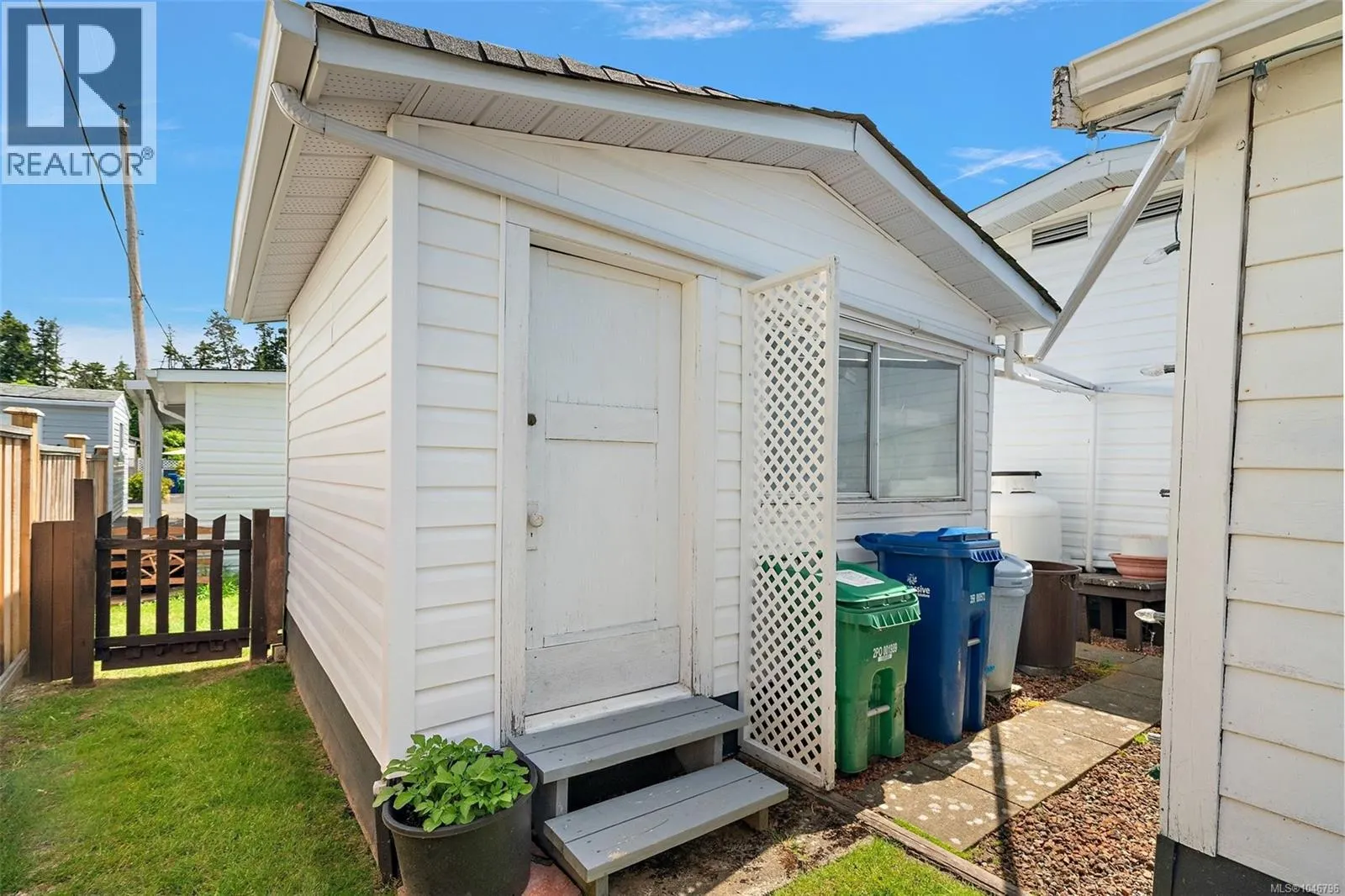 111 7701 Central Saanich Rd