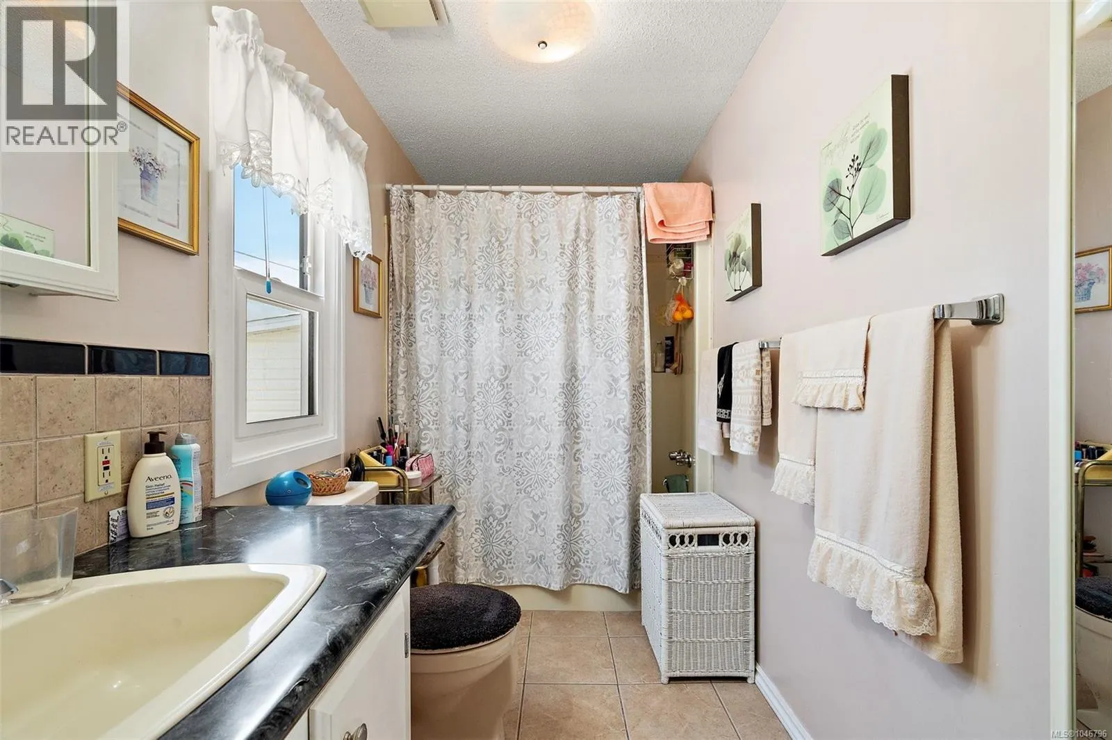 111 7701 Central Saanich Rd