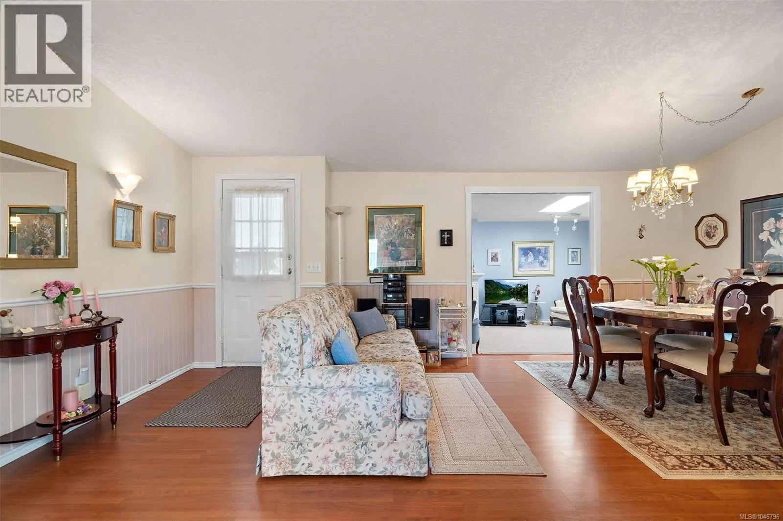 111 7701 Central Saanich Rd