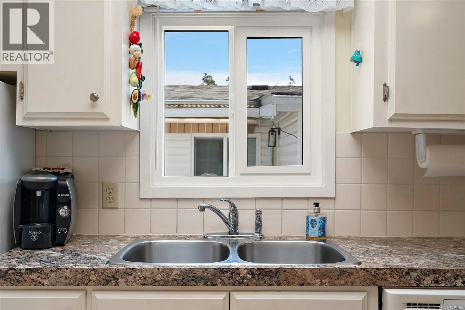 111 7701 Central Saanich Rd