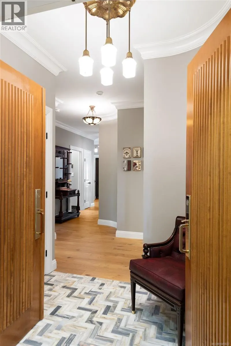 203 2277 Oak Bay Ave