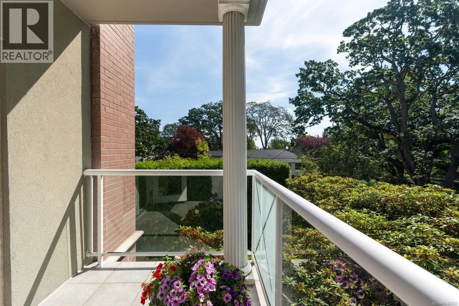 203 2277 Oak Bay Ave