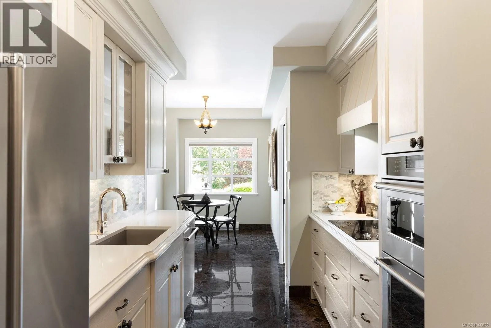 203 2277 Oak Bay Ave