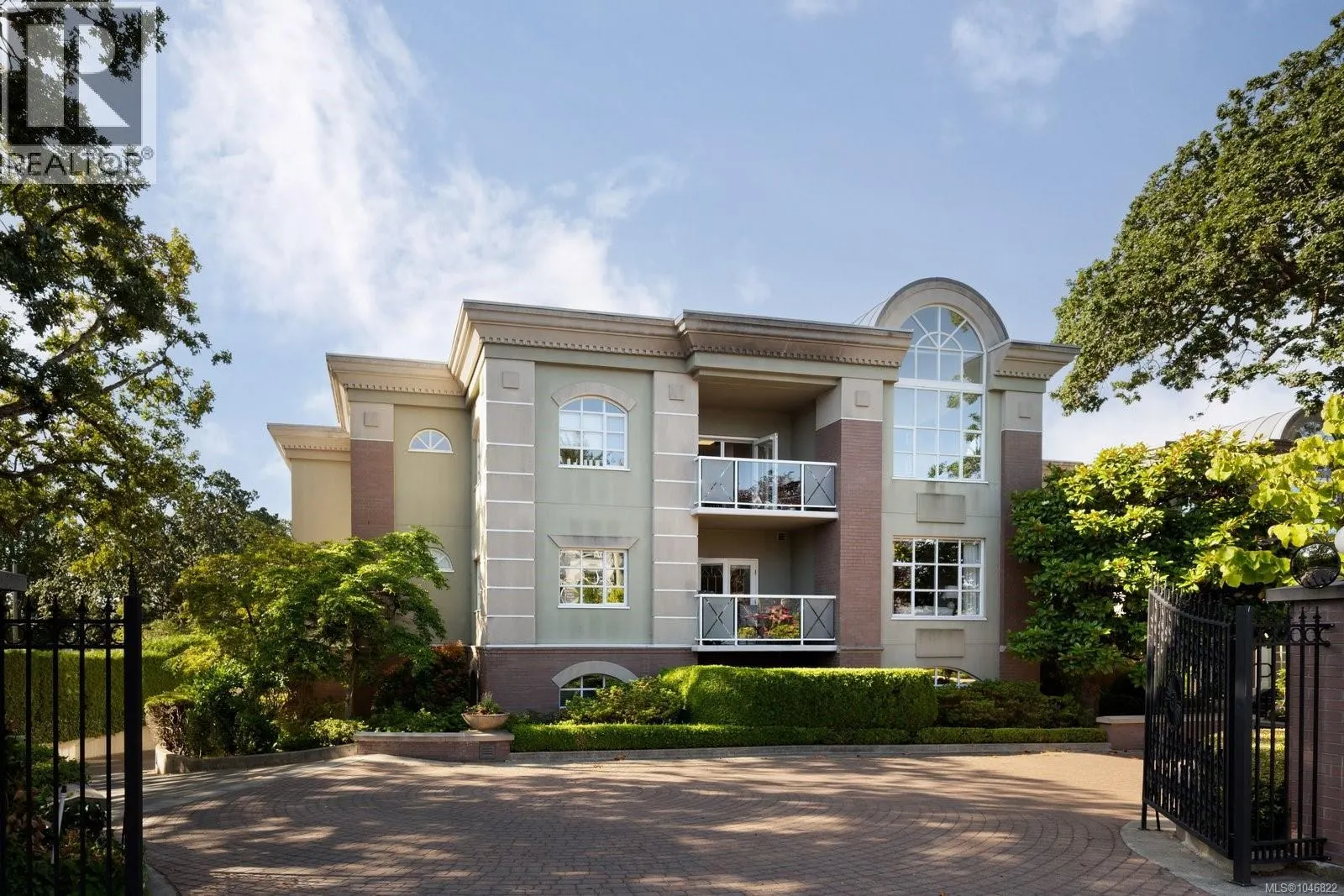 203 2277 Oak Bay Ave
