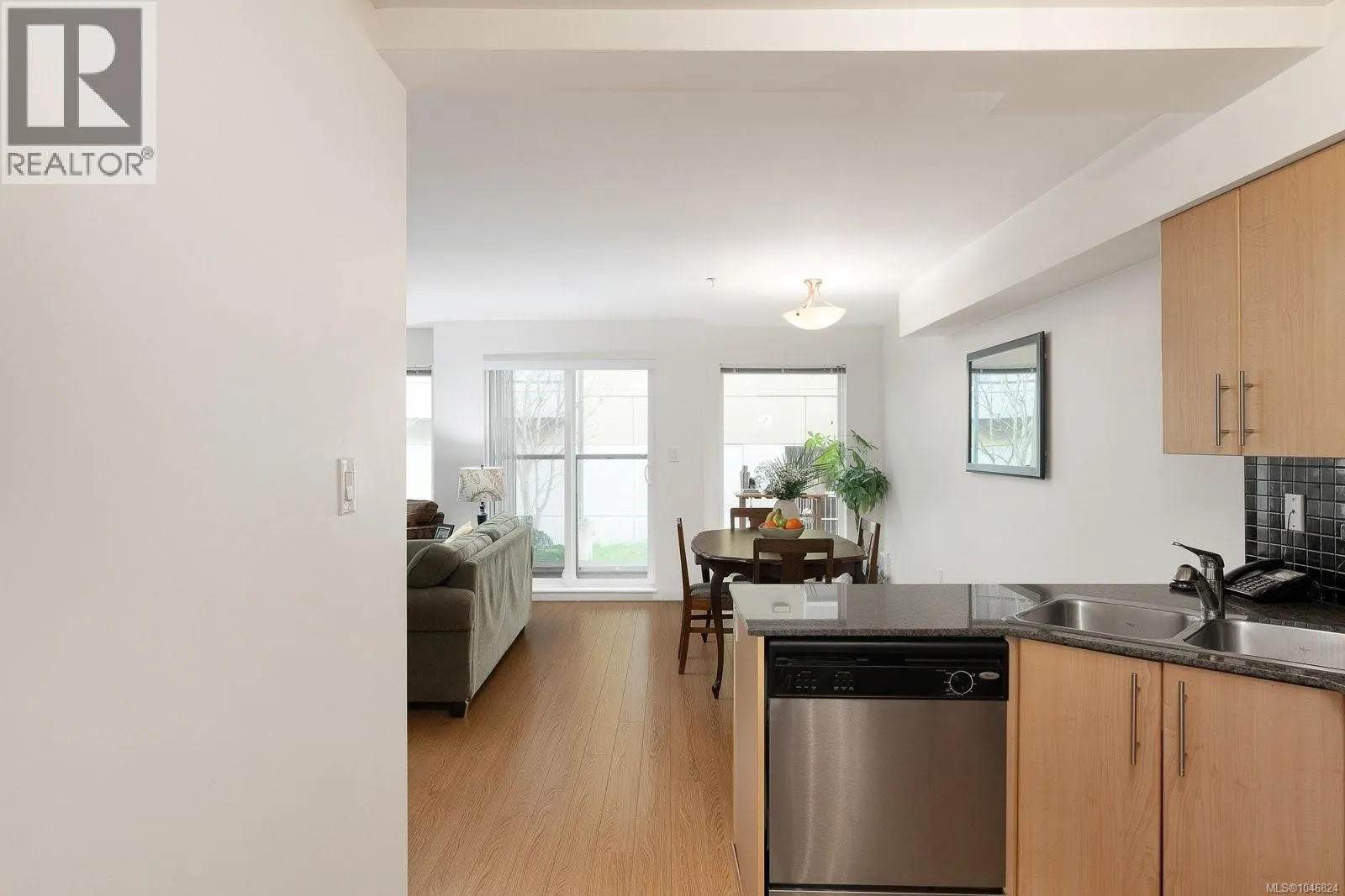 204 1405 Esquimalt Rd