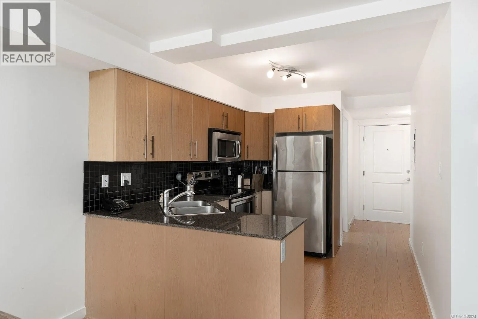 204 1405 Esquimalt Rd