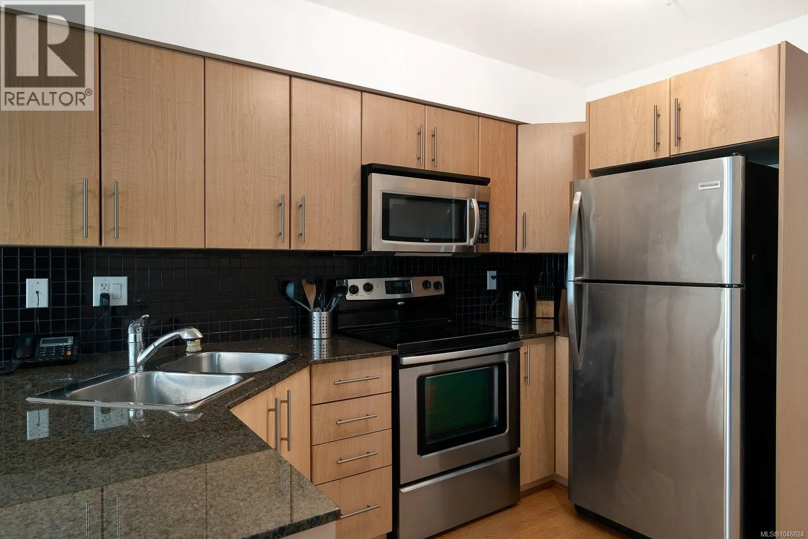 204 1405 Esquimalt Rd