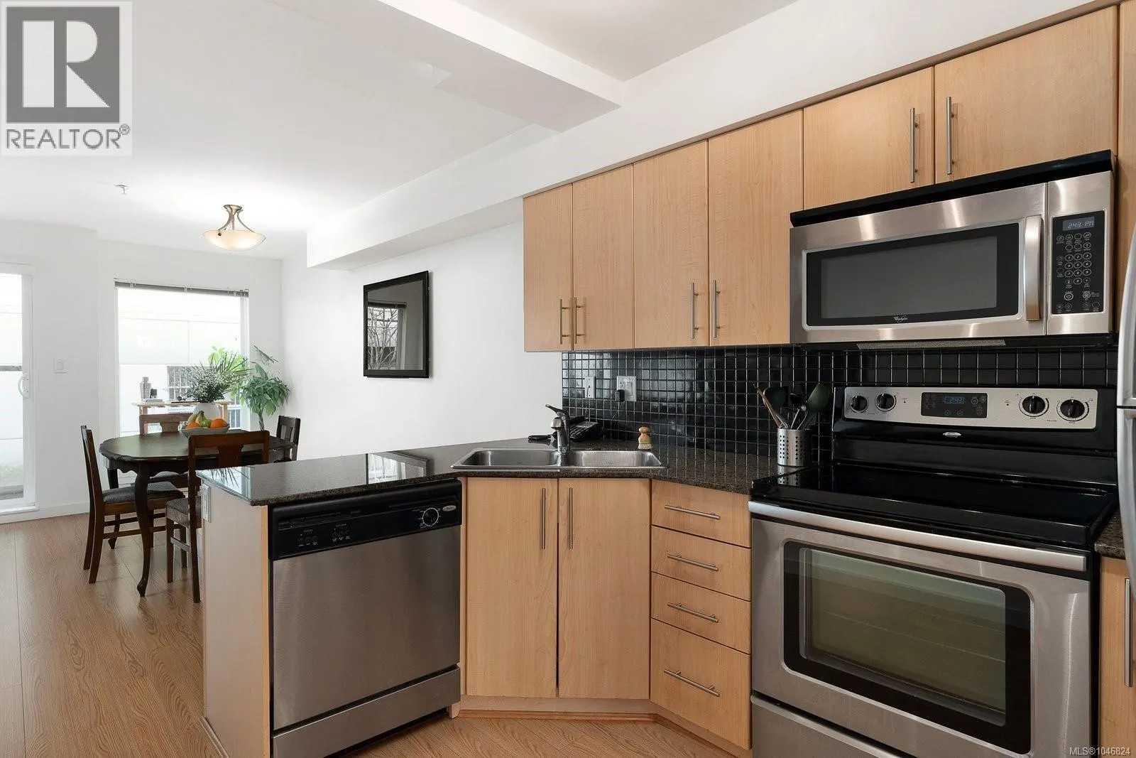 204 1405 Esquimalt Rd