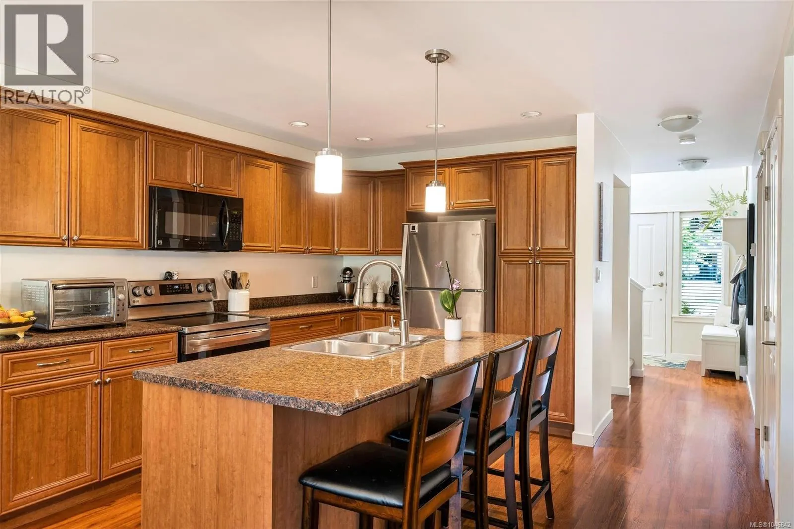 9 6250 Palahi Rd