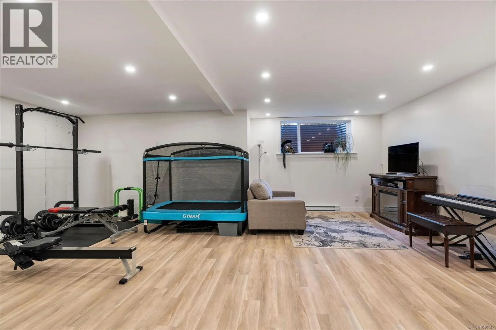 9 6250 Palahi Rd