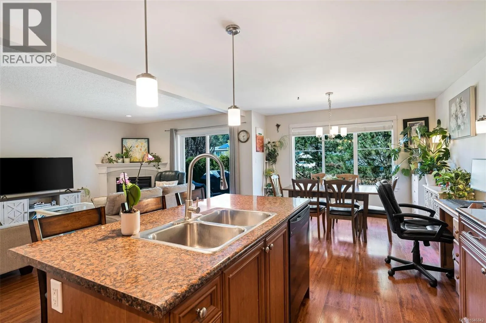 9 6250 Palahi Rd