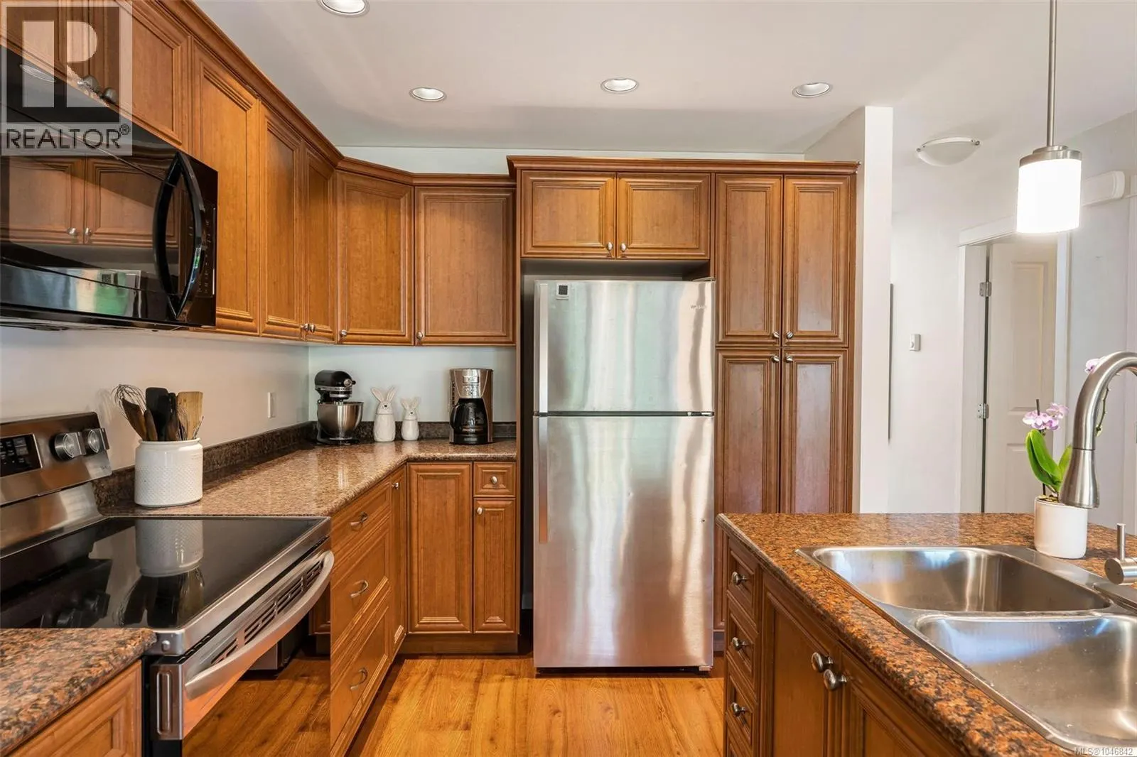 9 6250 Palahi Rd